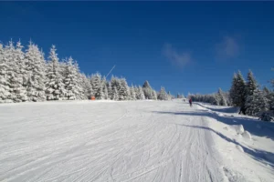 Szykujcie narty! Gdzie znajdziecie najciekawsze stoki narciarskie